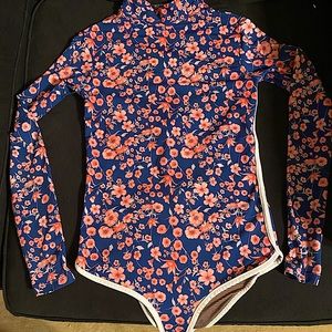🌺SOLD🌺 Acacia poppy ehukai rash guard swimsuit